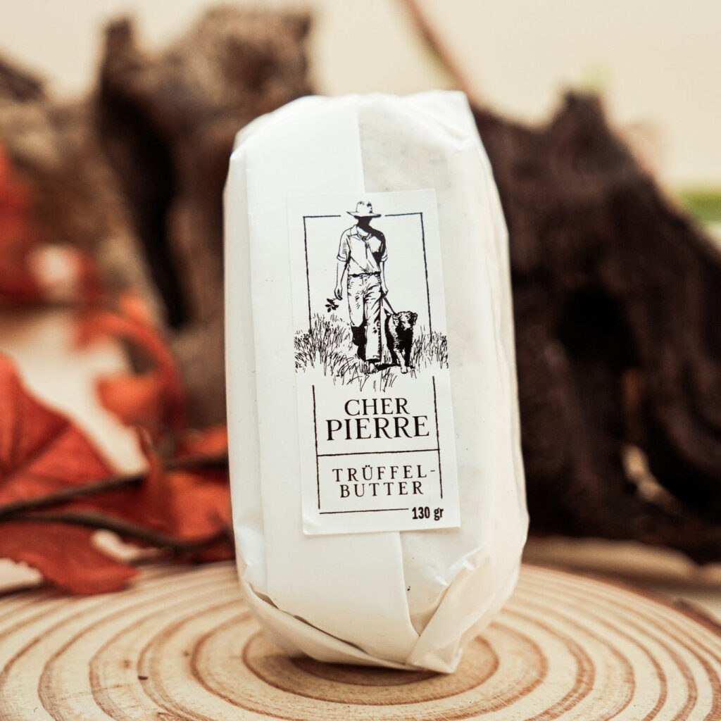 Handgefertigte Trüffelbutter aus der Holzform mit regionalen Trüffeln, 130 g